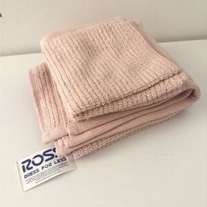 NWT pink comfy ellen tracy hand towel and 2 wash cloths